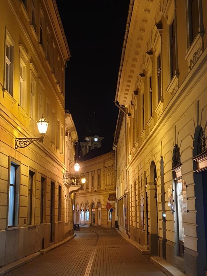 Domino Suite Егер Екстериор снимка
